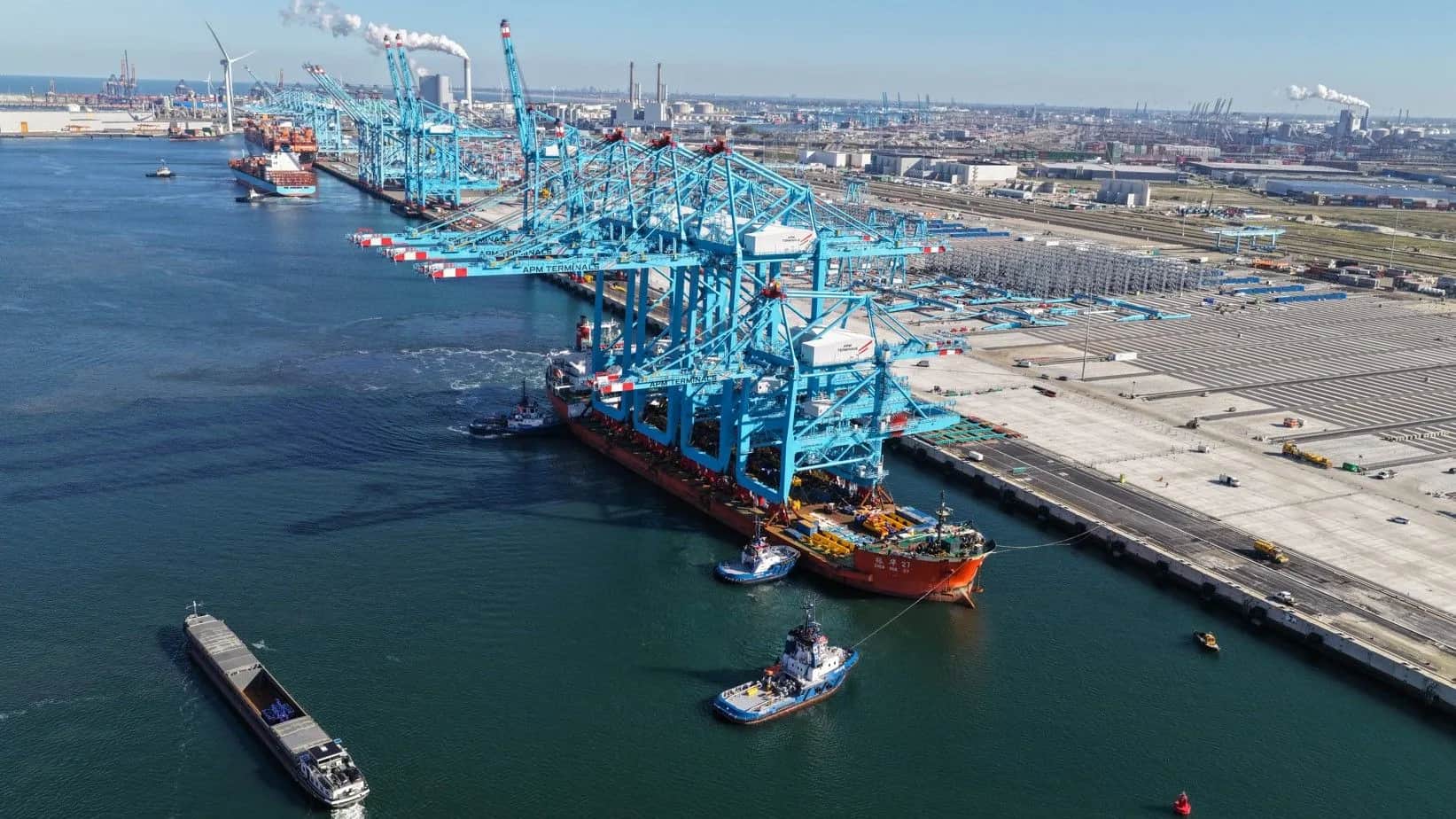 APM Terminals recibe en Róterdam otras cuatro grúas para la ampliación de Maasvlakte II