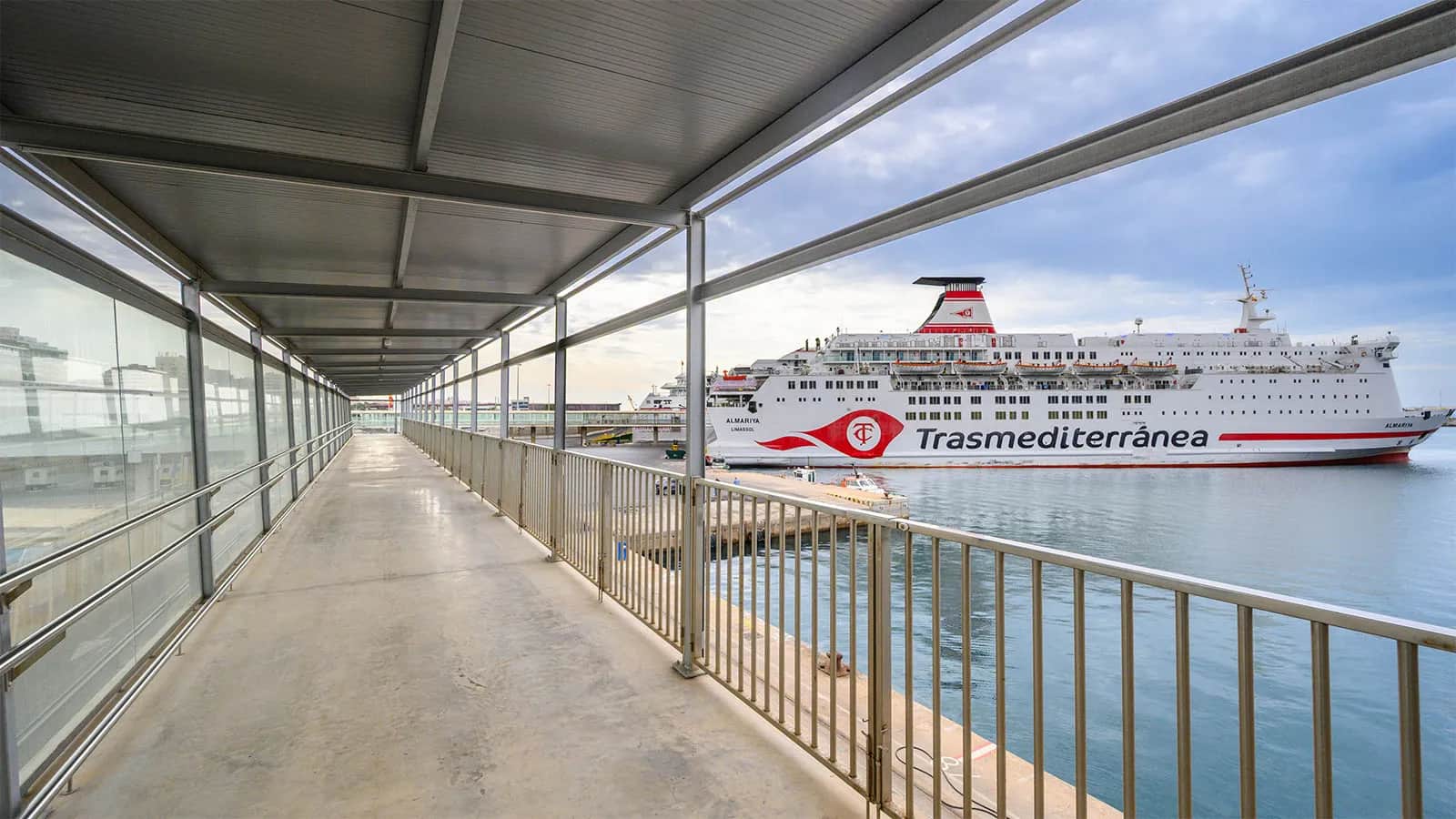 El Puerto de Almería licita por 3,2 millones la reforma de cuatro pasarelas de embarque de pasajeros