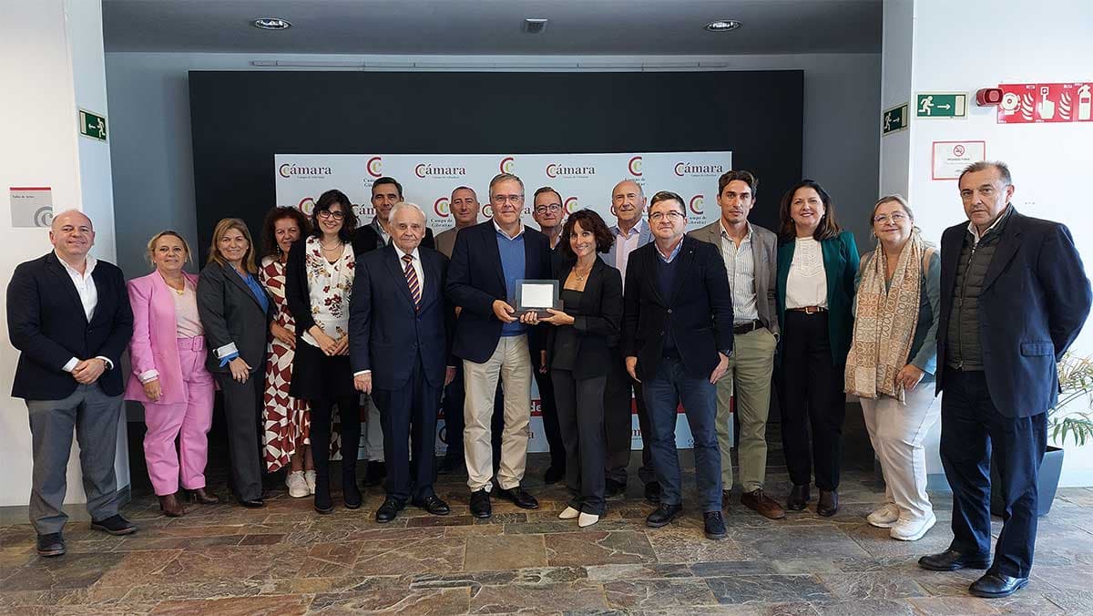 La Cámara de Comercio del Campo de Gibraltar reconoce los 50 años de compromiso académico y técnico de la ETSI de Algeciras