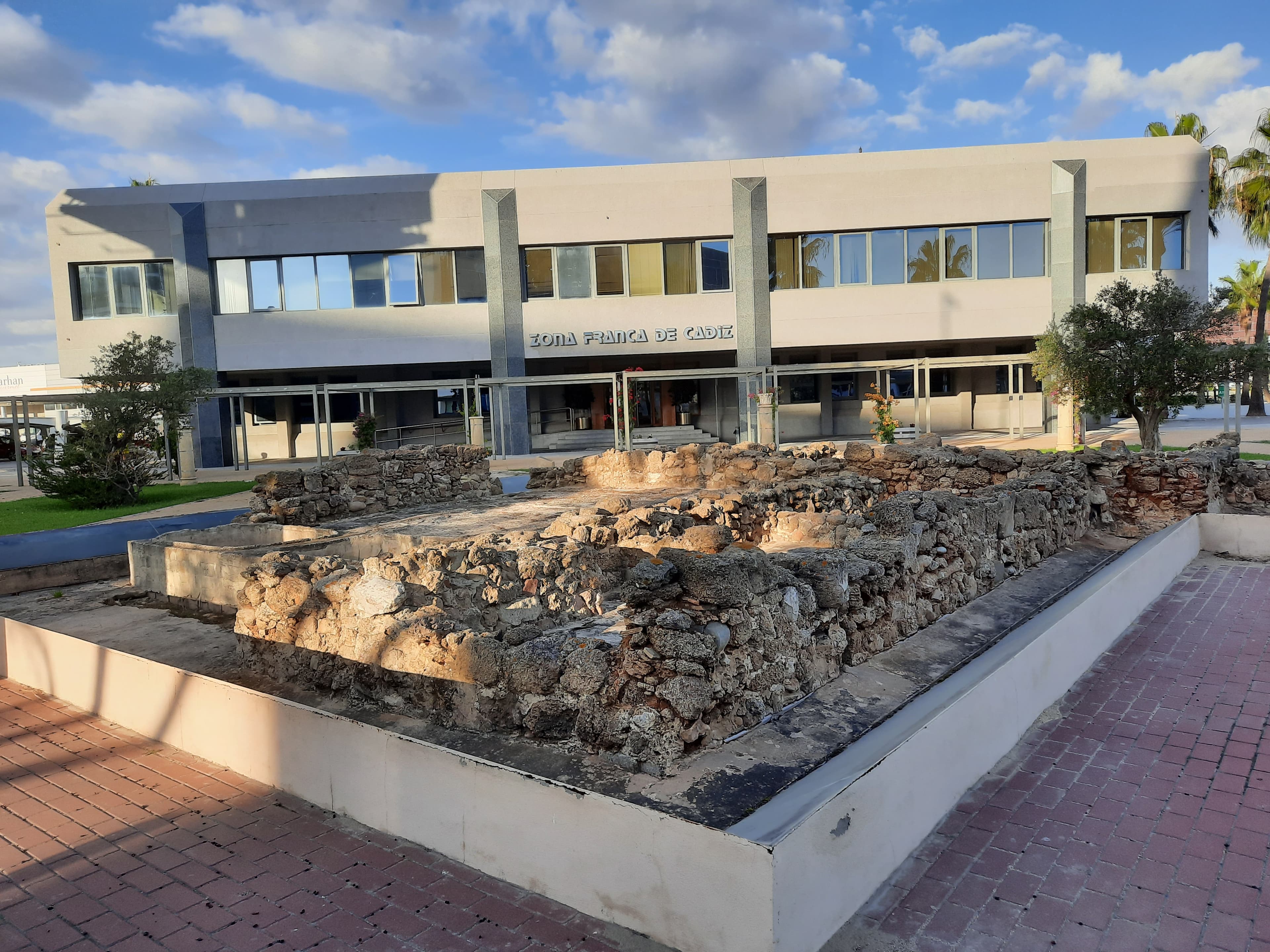 La Zona Franca de Cádiz abre un proceso selectivo para cubrir cinco puestos de personal laboral fijo