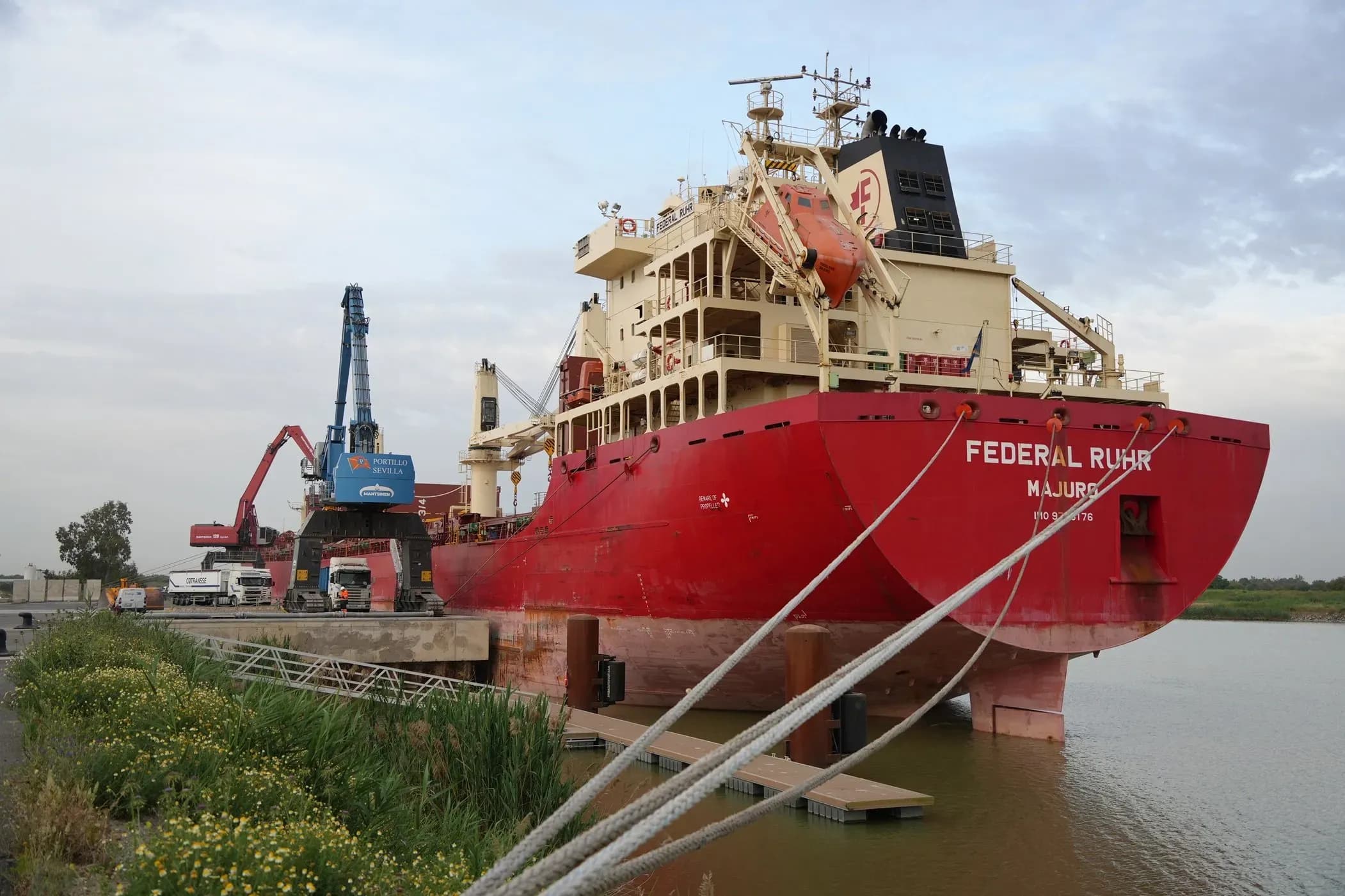 El Puerto de Sevilla recibe al granelero FEDERAL RUHR, uno de los mayores buques de su historia