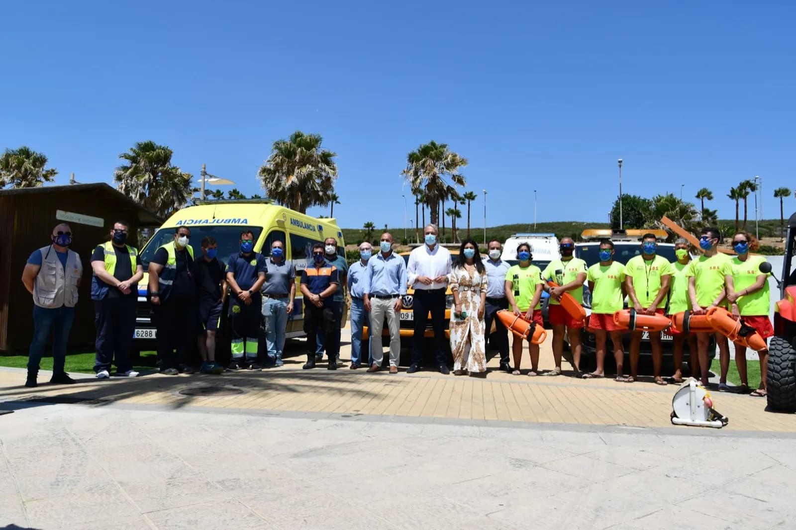 La playa de Torreguadiaro ya tiene socorristas para el verano
