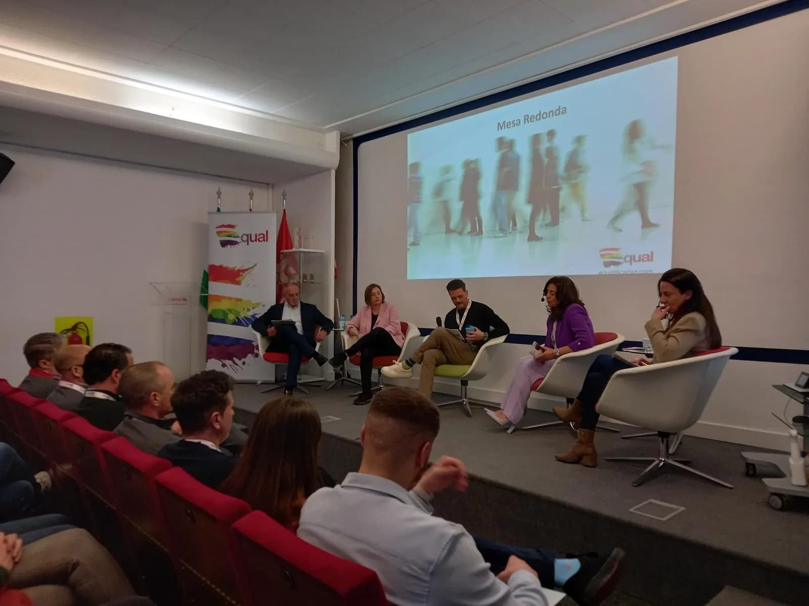Equal de Cepsa organiza una charla sobre delitos de odio en el parque energético de San Roque