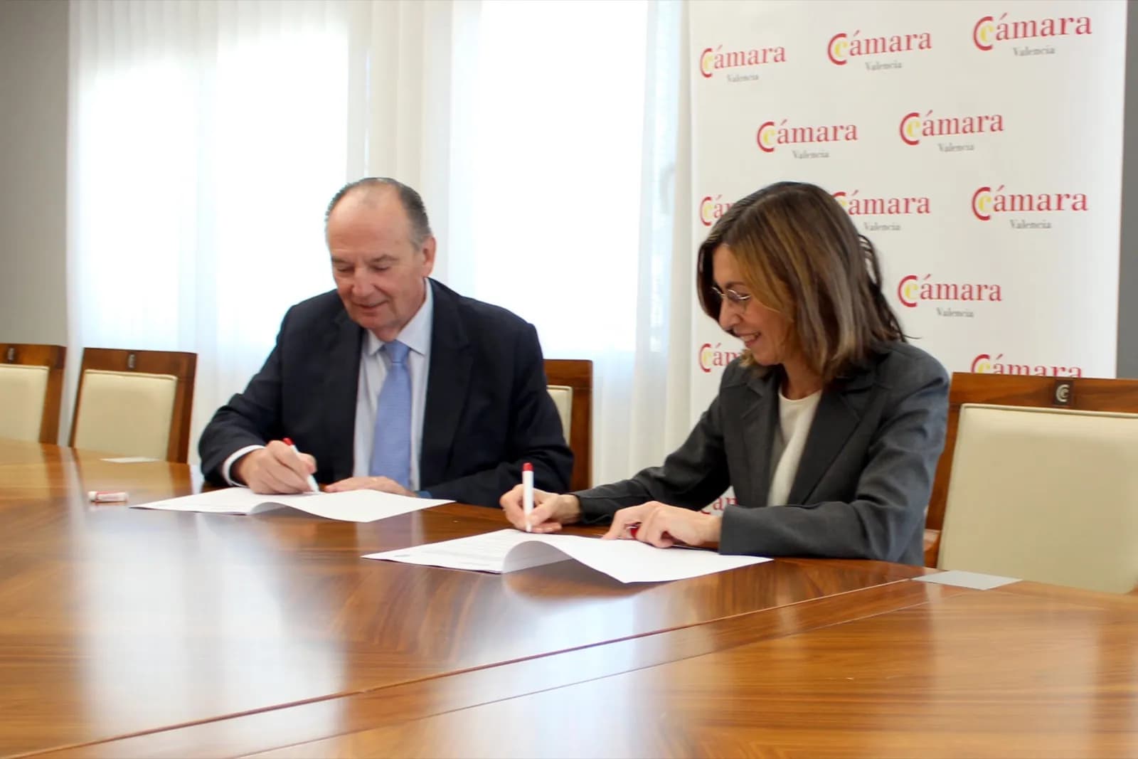 CEL y la Escuela de Negocios Cámara Valencia firman un acuerdo para impulsar la formación y la innovación en logística