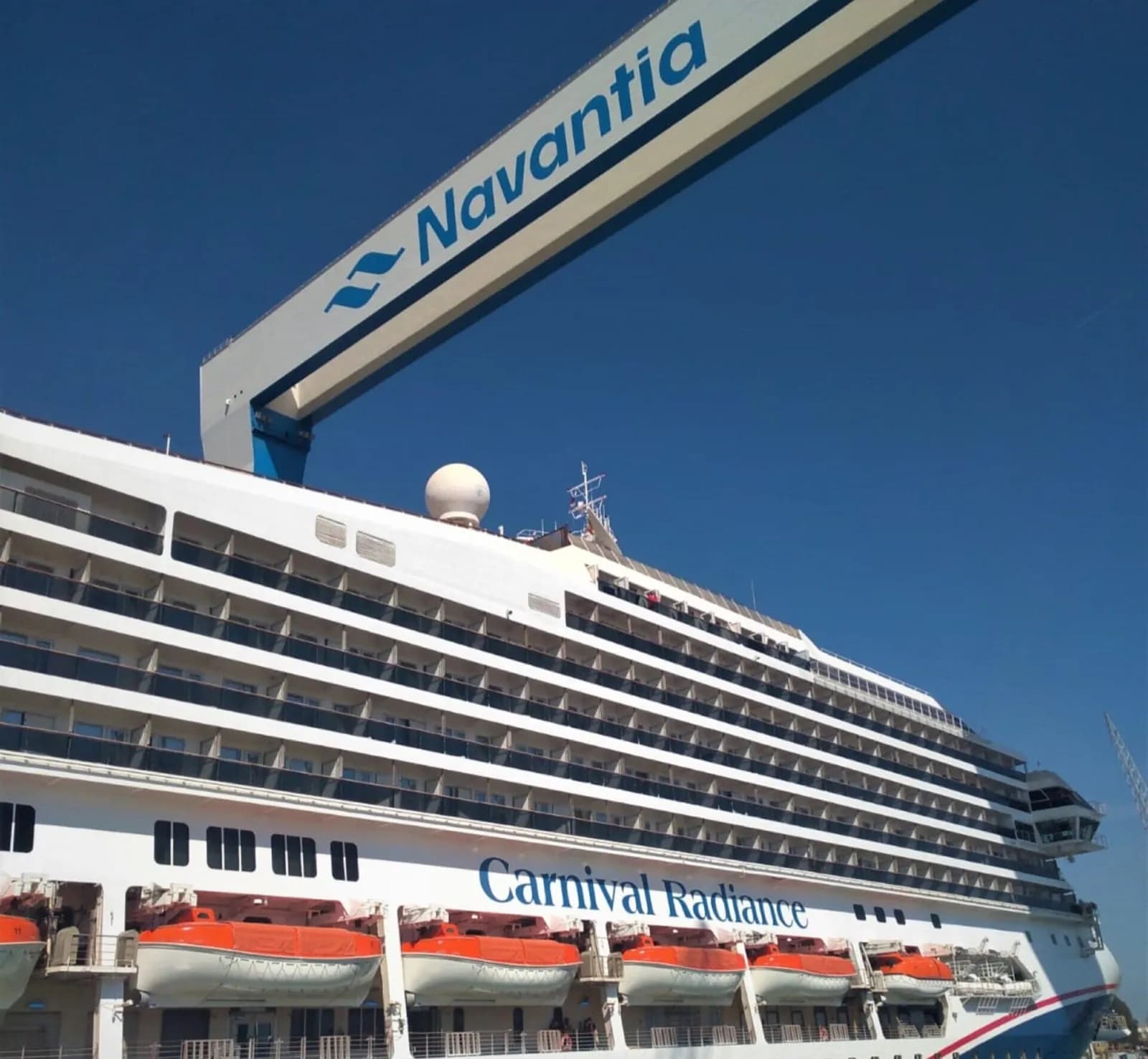 Culmina en la Bahía de Cádiz la renovación del Carnival Radiance
