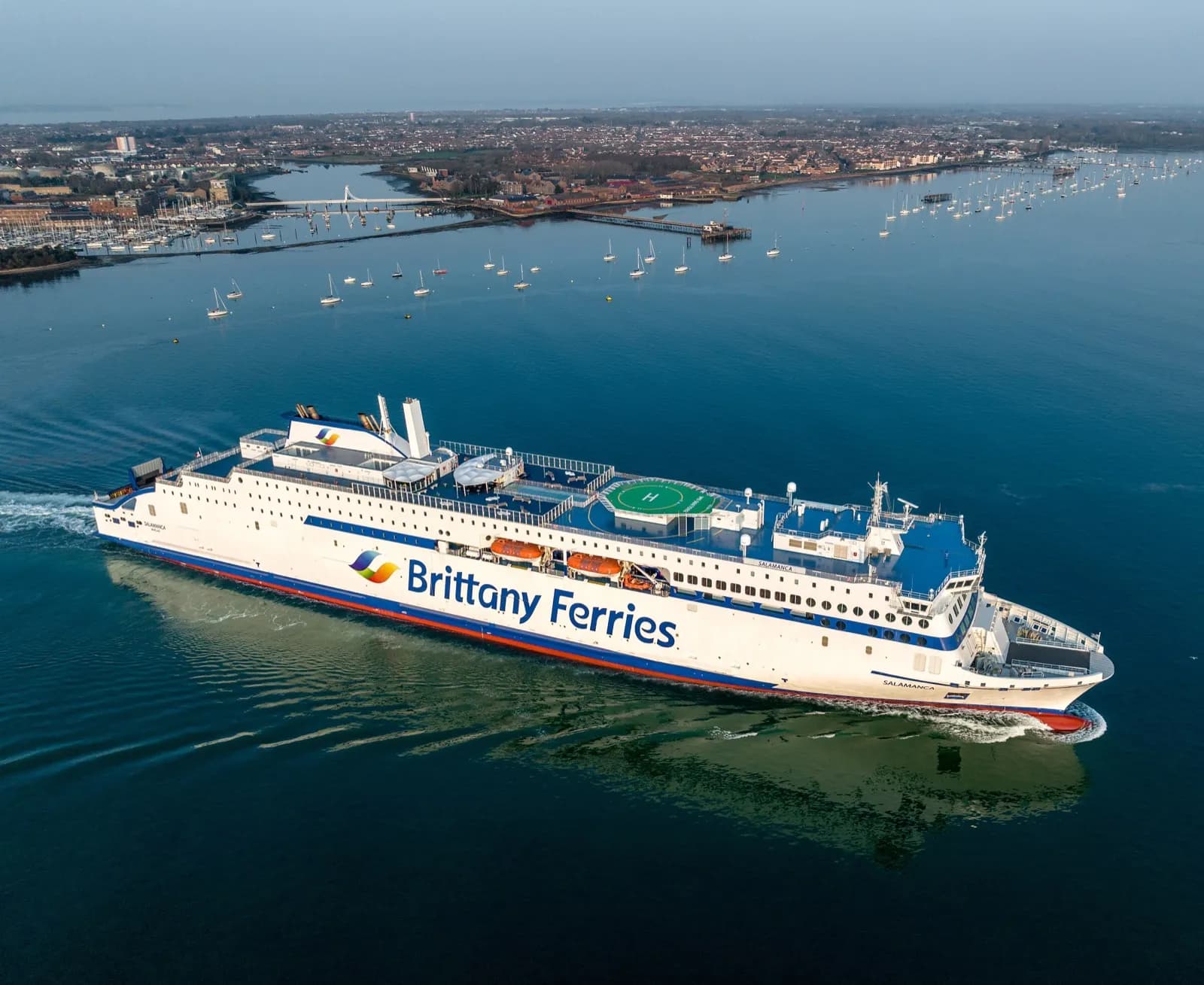 Brittany Ferries abre un proceso selectivo para incorporar tripulación española a su flota