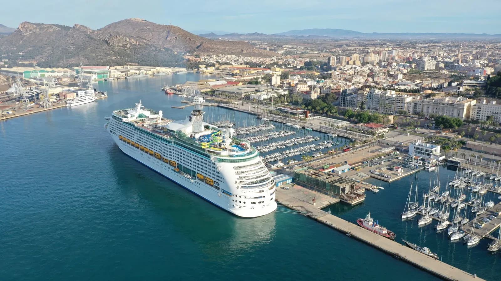 La Autoridad Portuaria de Cartagena y la Guardia Civil acuerdan la cesión de espacios en el puerto para reforzar la seguridad