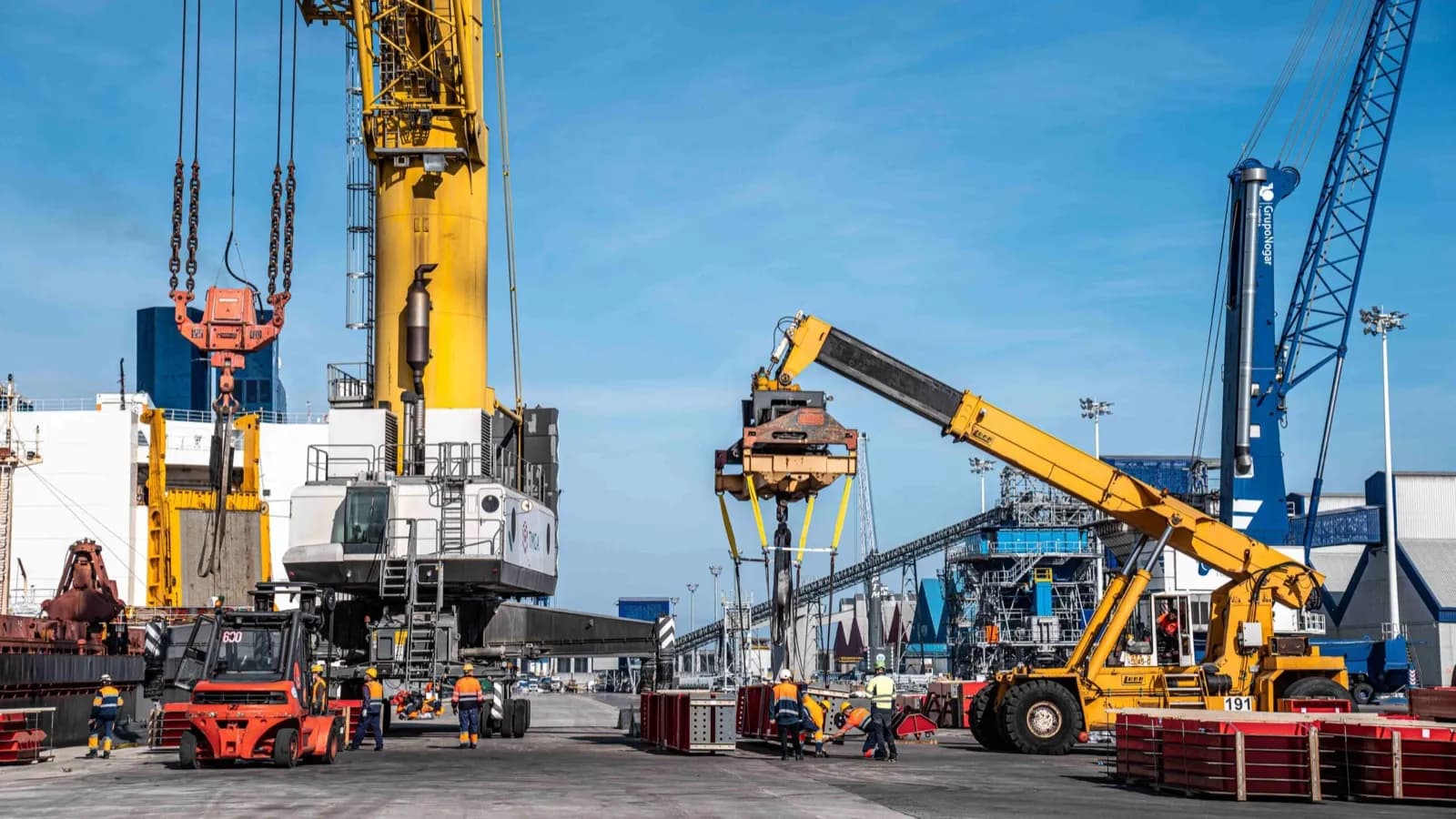 El Puerto de La Coruña incrementa su tráfico un 11,20% hasta agosto impulsado por los graneles líquidos