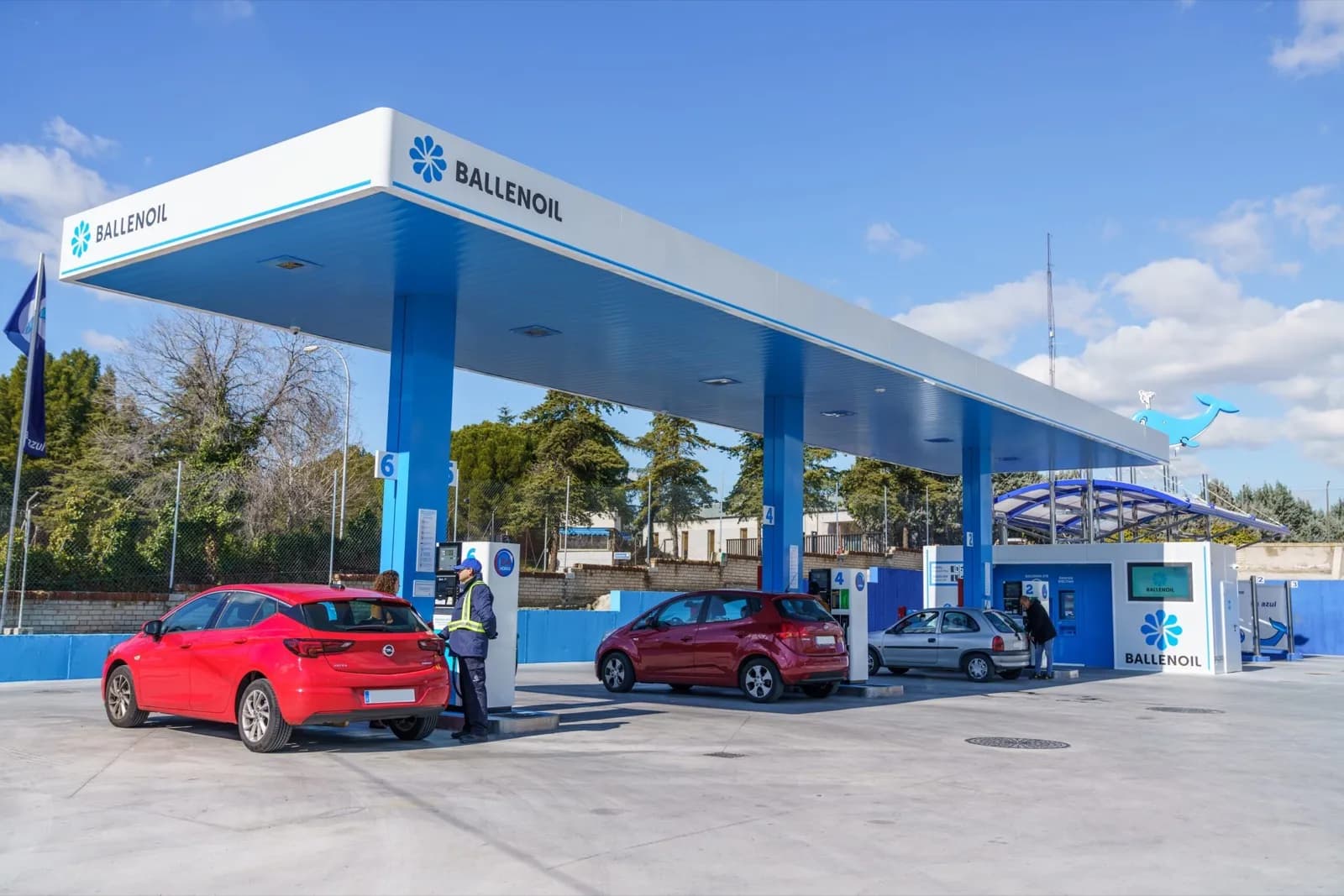 Cepsa alcanza un acuerdo para adquirir la red de estaciones de servicio de Ballenoil