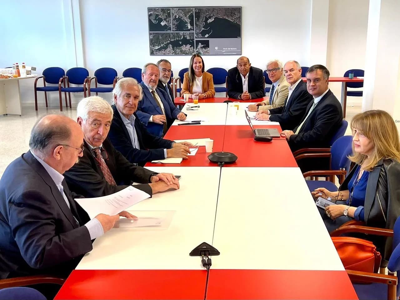 Reunión clave en el Puerto de Palma para abordar desafíos y oportunidades en el sector de la estiba y consignación