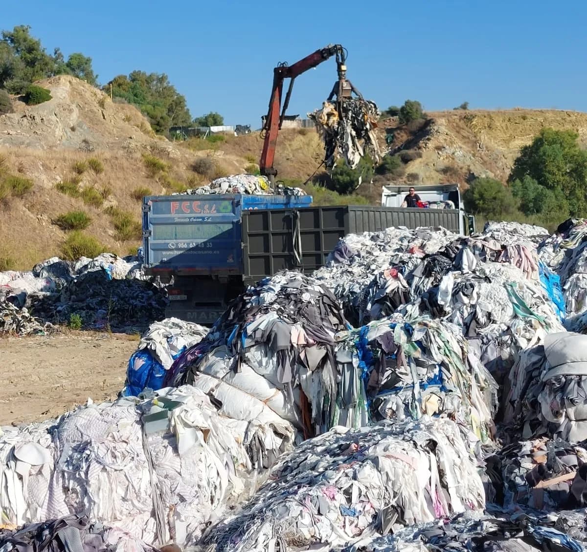 Zona Franca inicia la retirada del vertido de Cortijo Real, en Algeciras