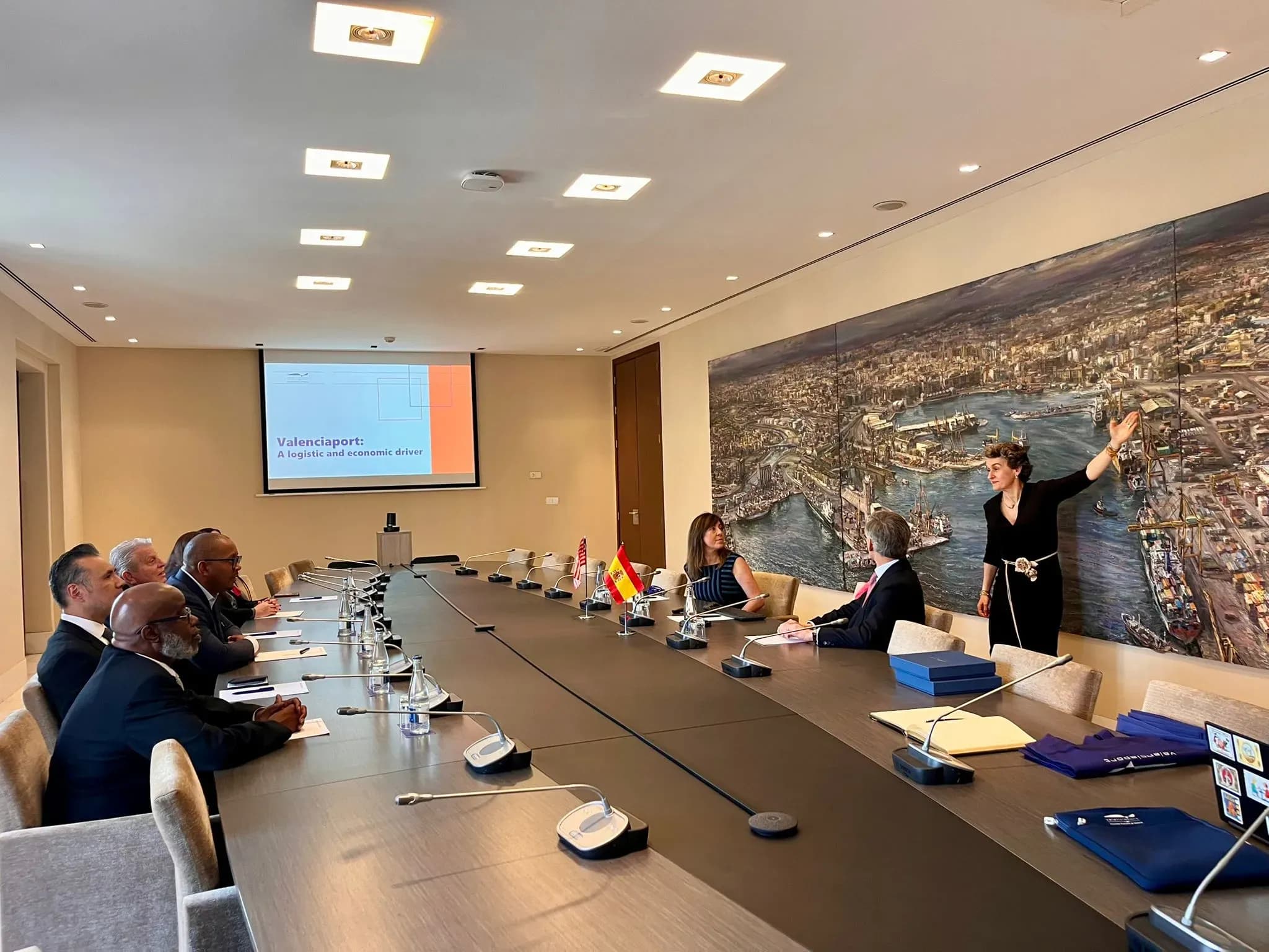 Valenciaport y el Puerto de Long Beach refuerzan su cooperación en descarbonización y logística sostenible