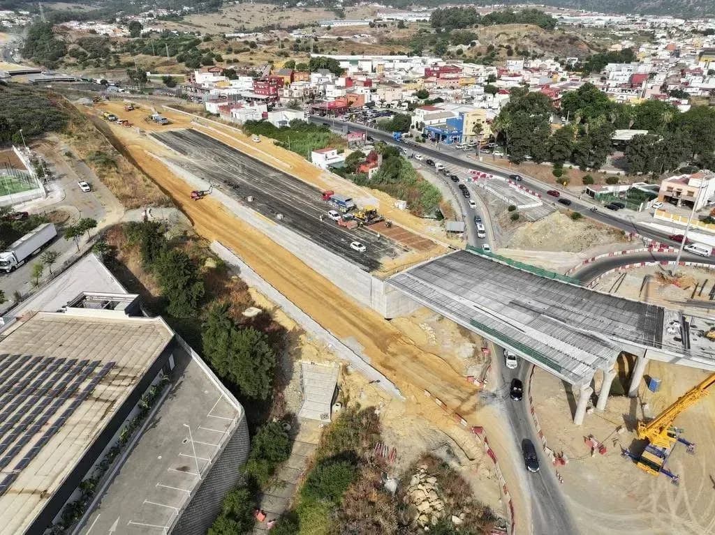 Las obras del Acceso Sur al Puerto de Algeciras colapsan el tráfico y desesperan a los transportistas