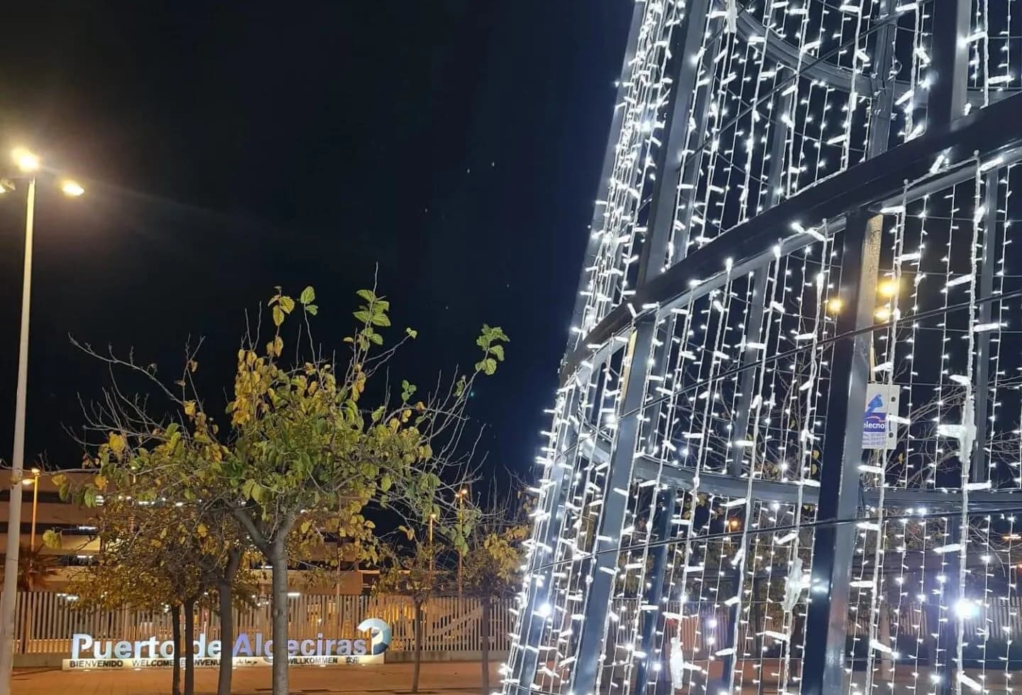 Los Puertos de Algeciras y Tarifa se iluminan con el espíritu navideño