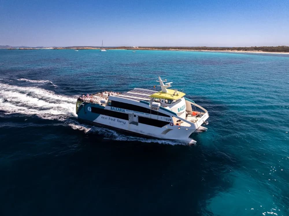 Balearia e Iberia Express se alían para ofrecer billetes exclusivos en la ruta Ibiza-Formentera