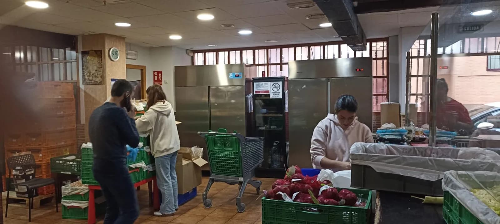 Las cocinas solidarias de los estibadores del puerto de Valencia refuerzan su actividad tras la DANA