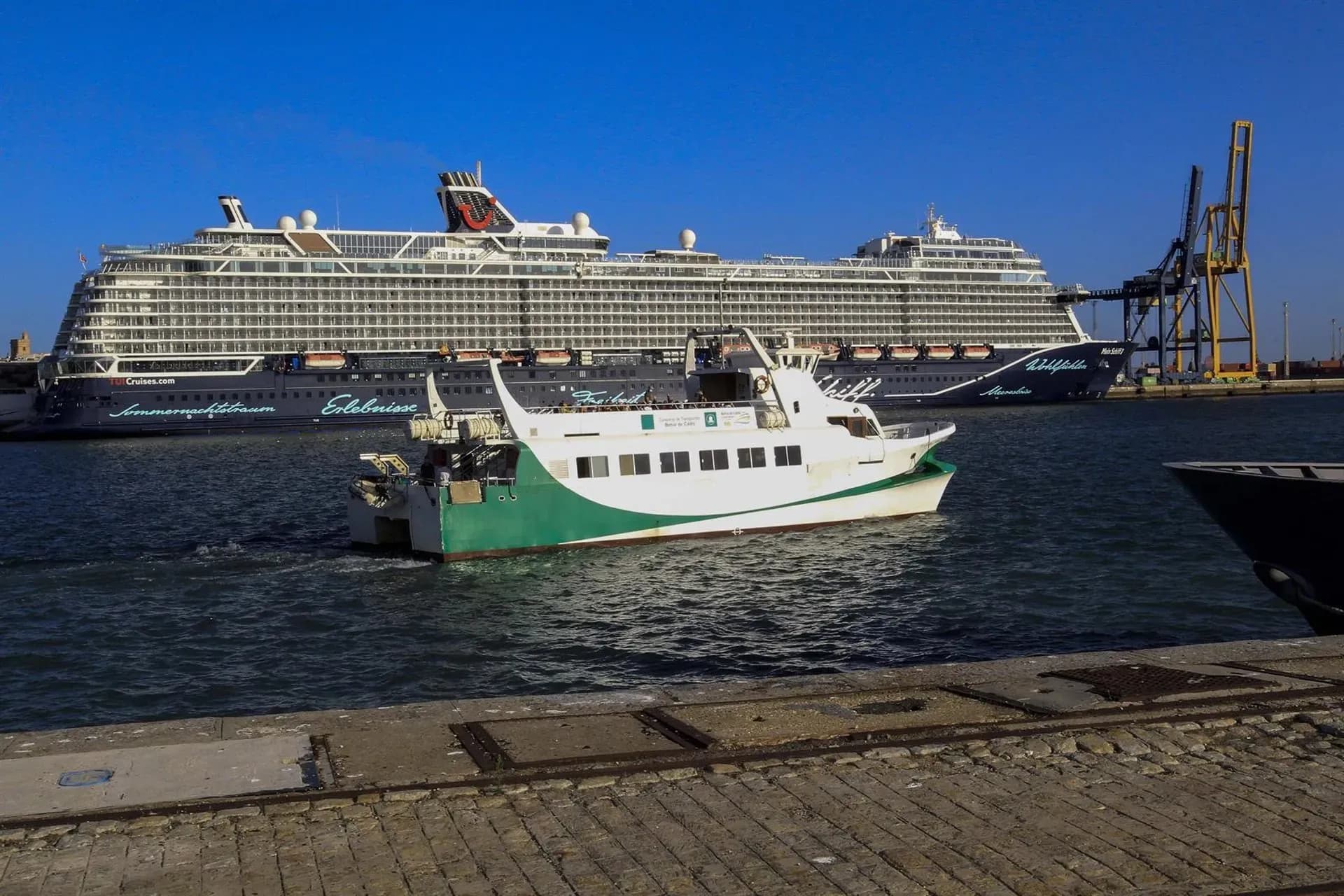 Siguen suspendidas las conexiones en catamarán entre Cádiz, Rota y El Puerto