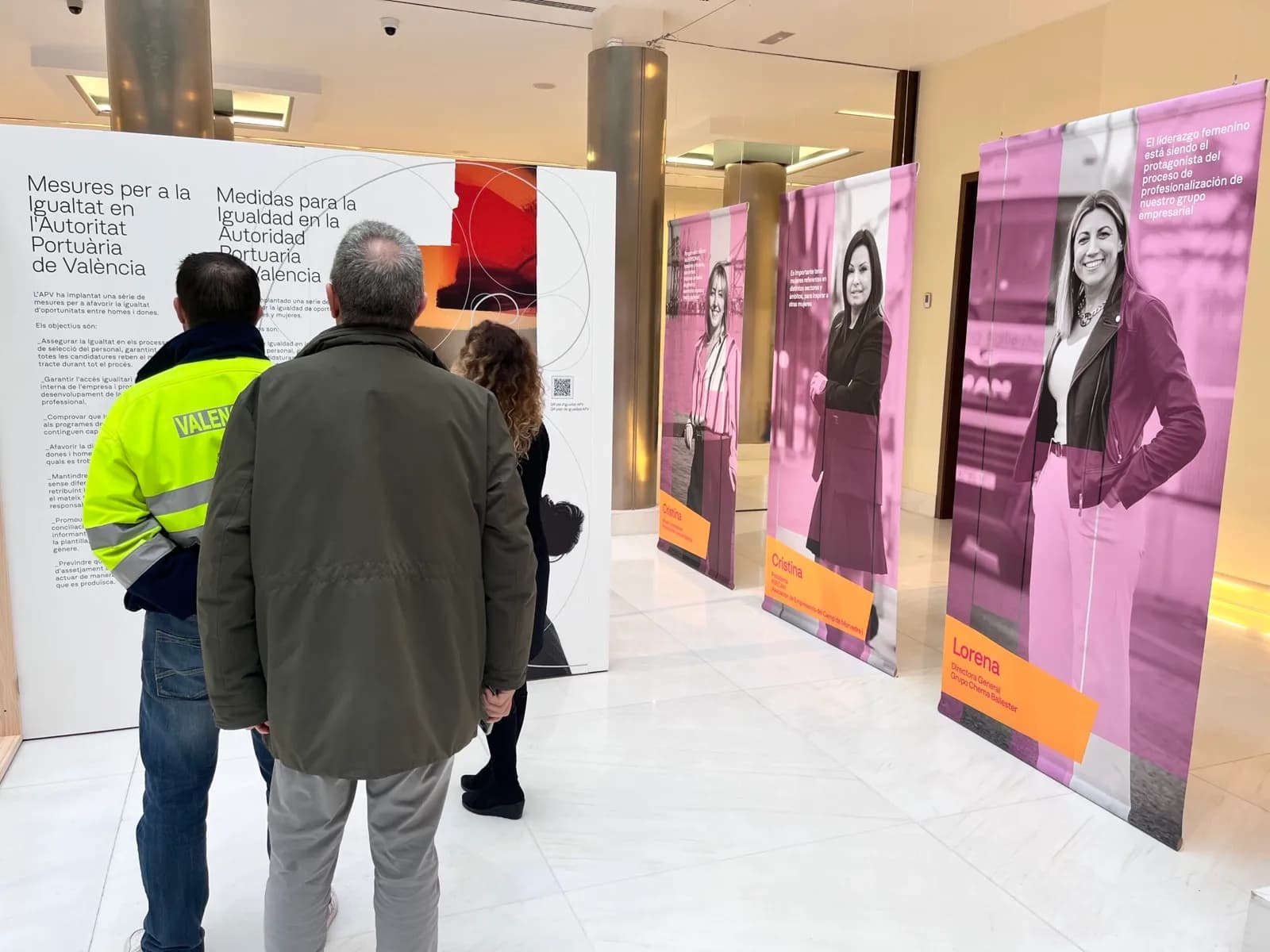 Valenciaport inaugura una exposición sobre el papel de la mujer en el sector portuario