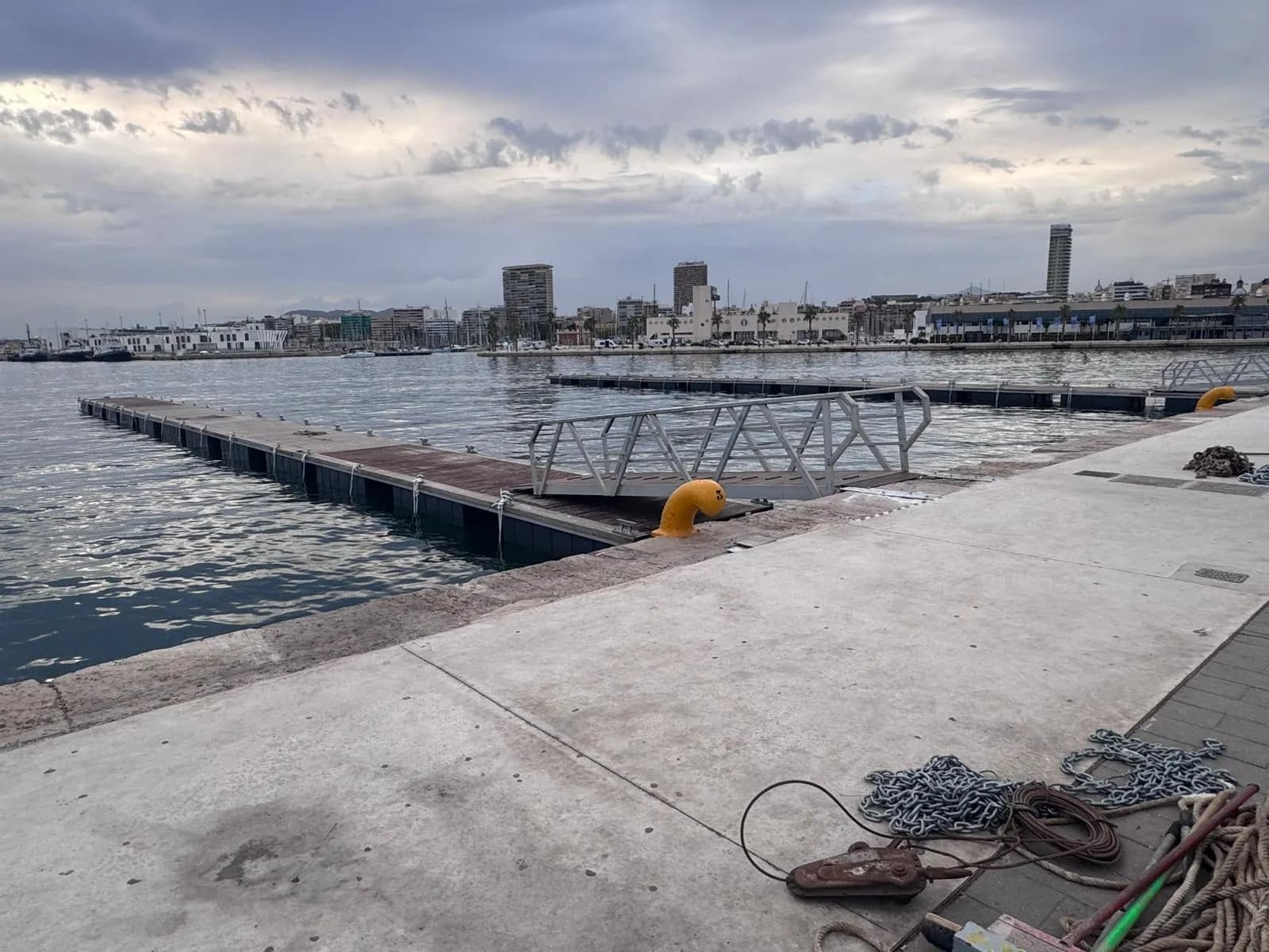 El Puerto de Alicante acogerá temporalmente las embarcaciones del Club Náutico Costa Blanca