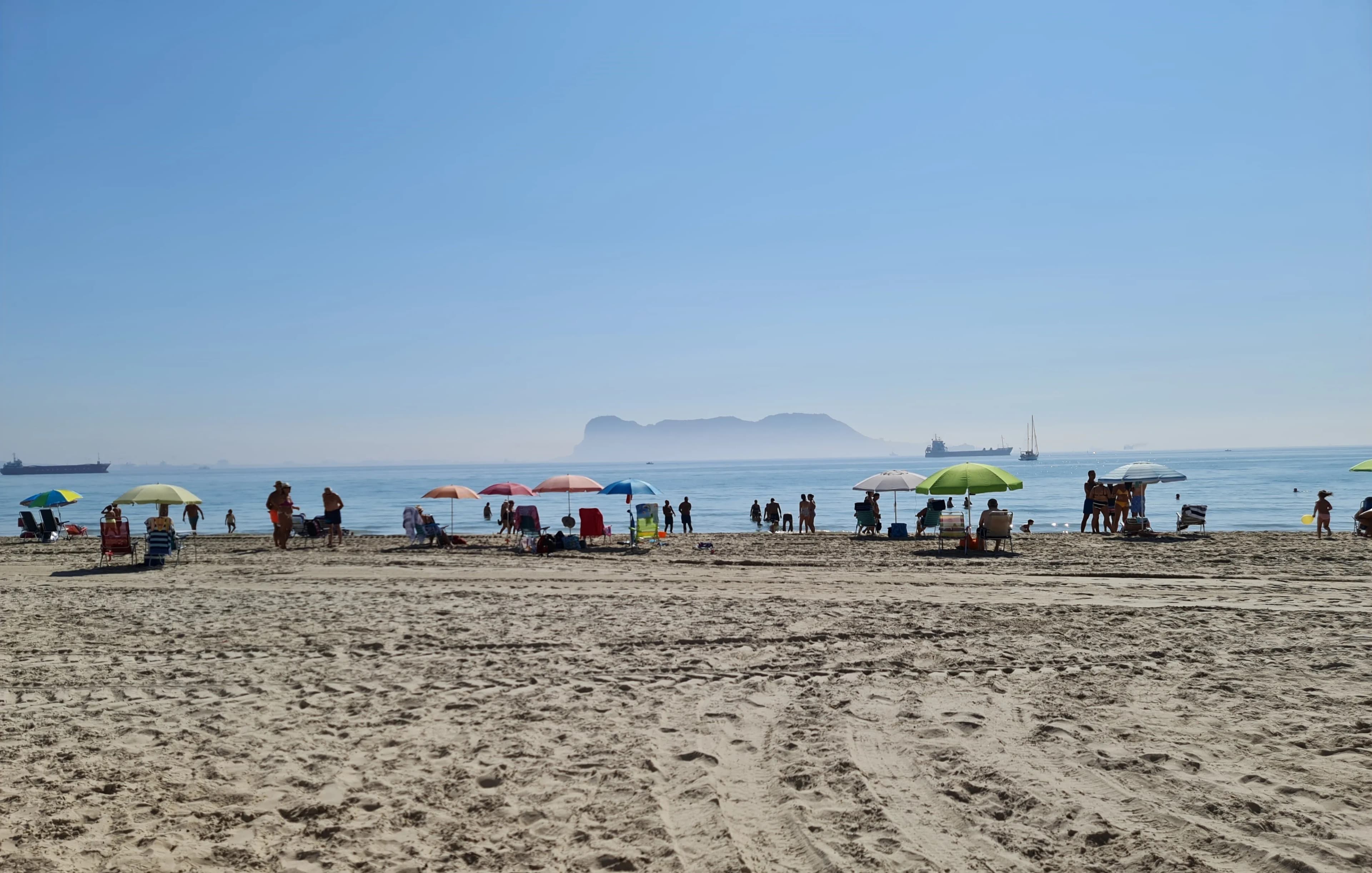 La Autoridad Portuaria de Algeciras licita el sexto trasvase de arena para la Playa del Rinconcillo