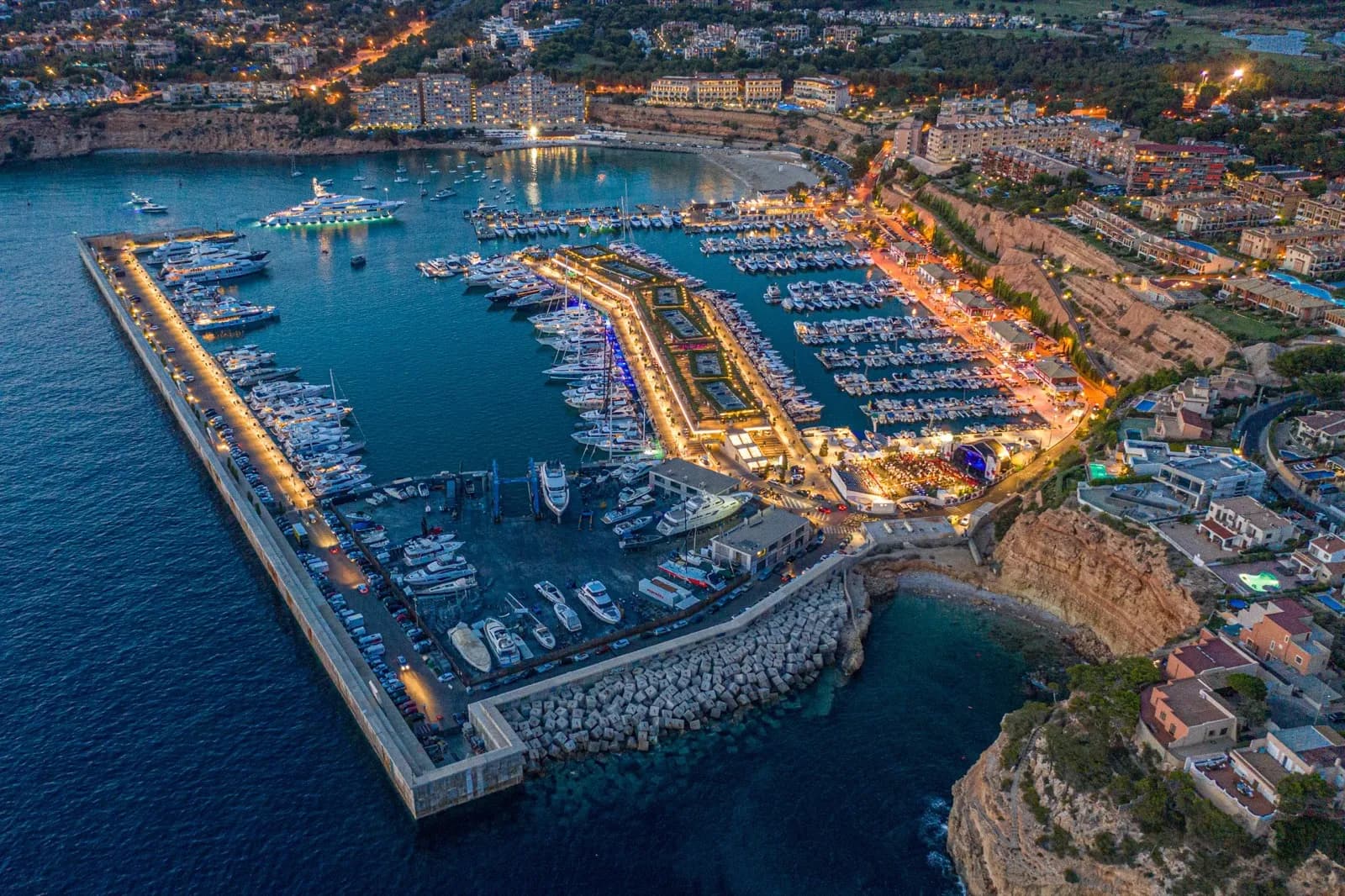 Marinas de España e Iberdrola acuerdan impulsar la electrificación y descarbonización de los puertos deportivos