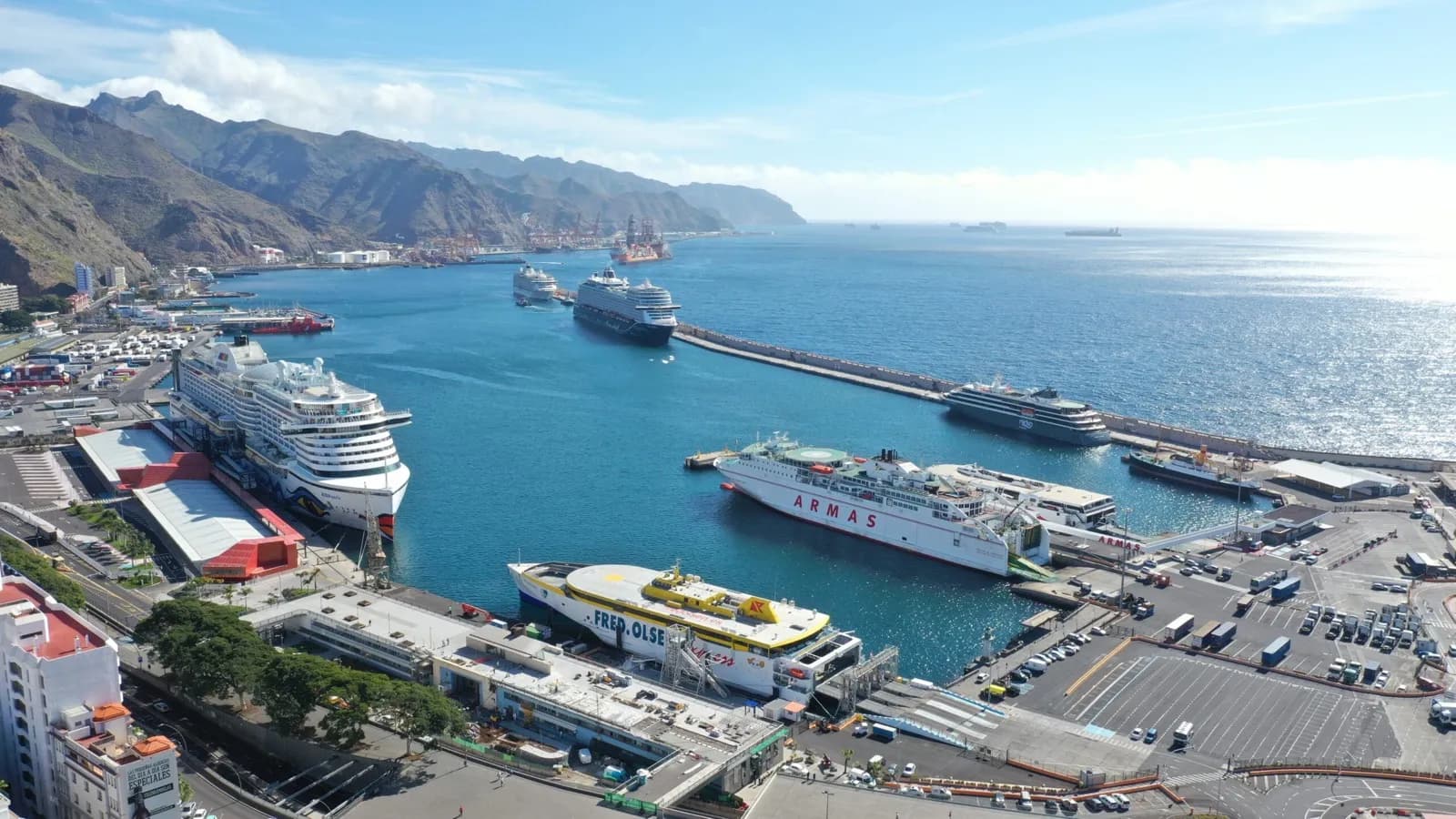 El Puerto de Tenerife consolida su crecimiento en tráficos de pasajeros y mercancías durante el primer trimestre
