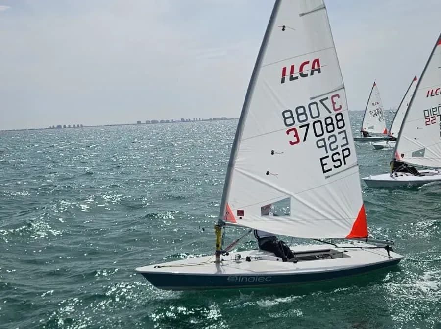 El Real Club Náutico de La Línea brilla en la Copa de Europa ILCA con resultados destacados en el Mar Menor