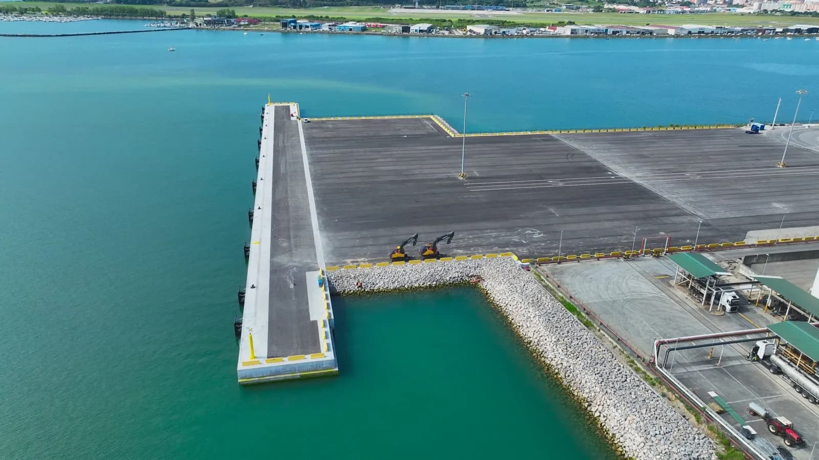 Cuatro ofertas compiten por la construcción de la nueva rampa ro-ro en el muelle de Raos 9