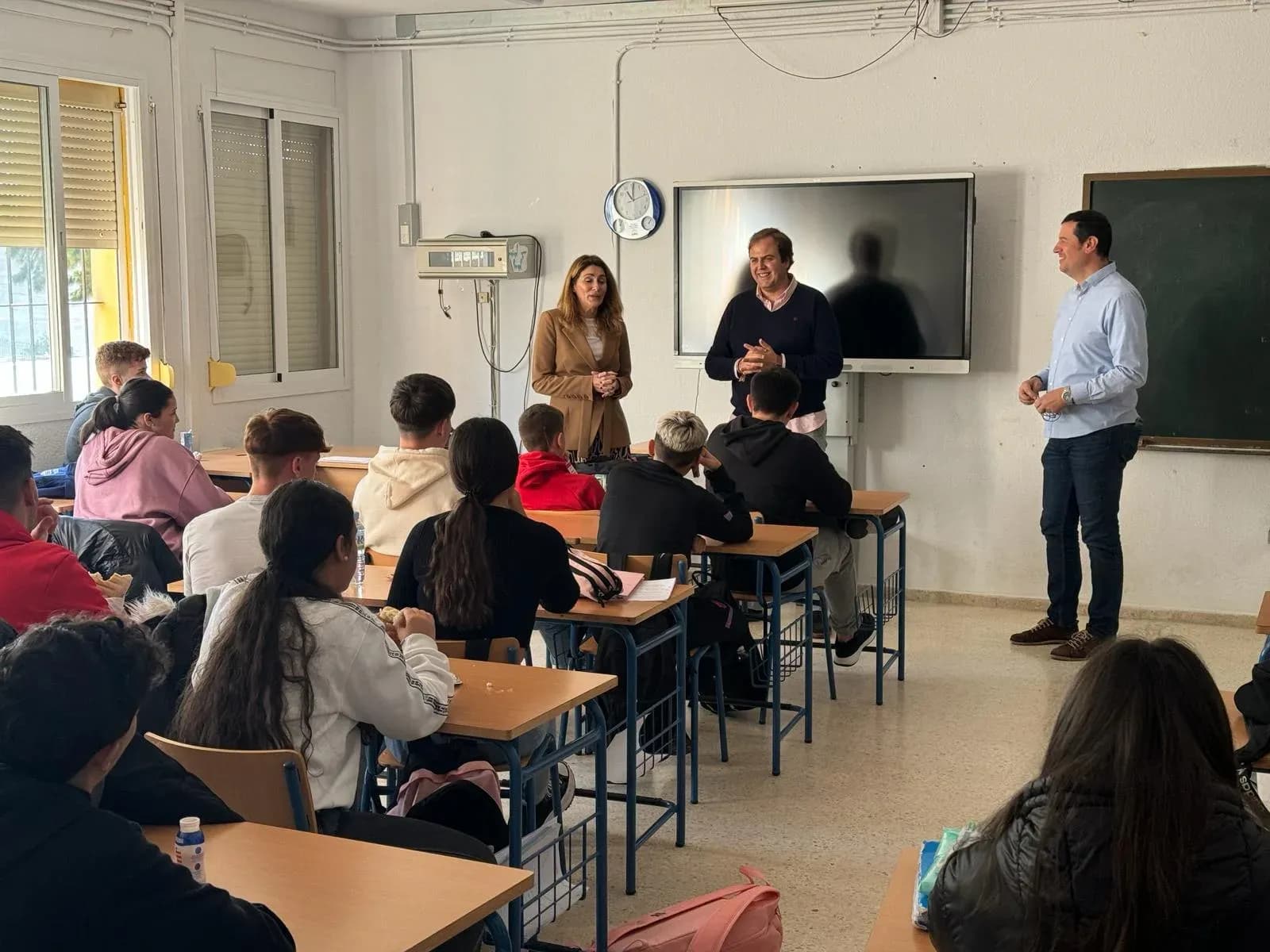 Estudiantes de Algeciras exploran oportunidades en la industria y el puerto local a través de un programa educativo