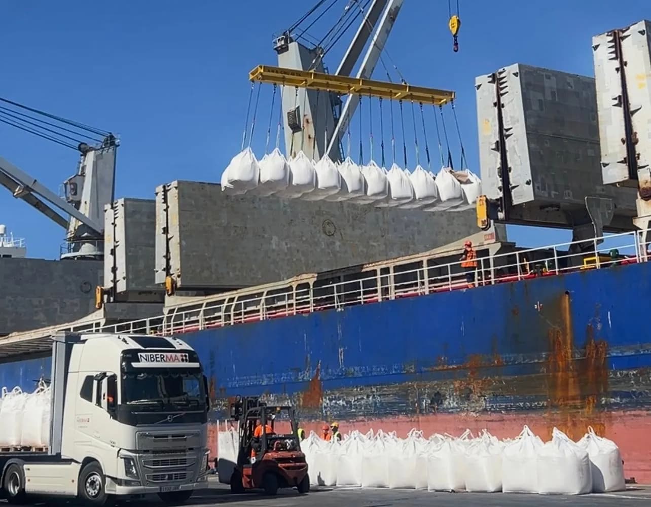 El Puerto de Cartagena refuerza su capacidad logística con la descarga de 23.000 toneladas de azúcar procedentes de Sudamérica