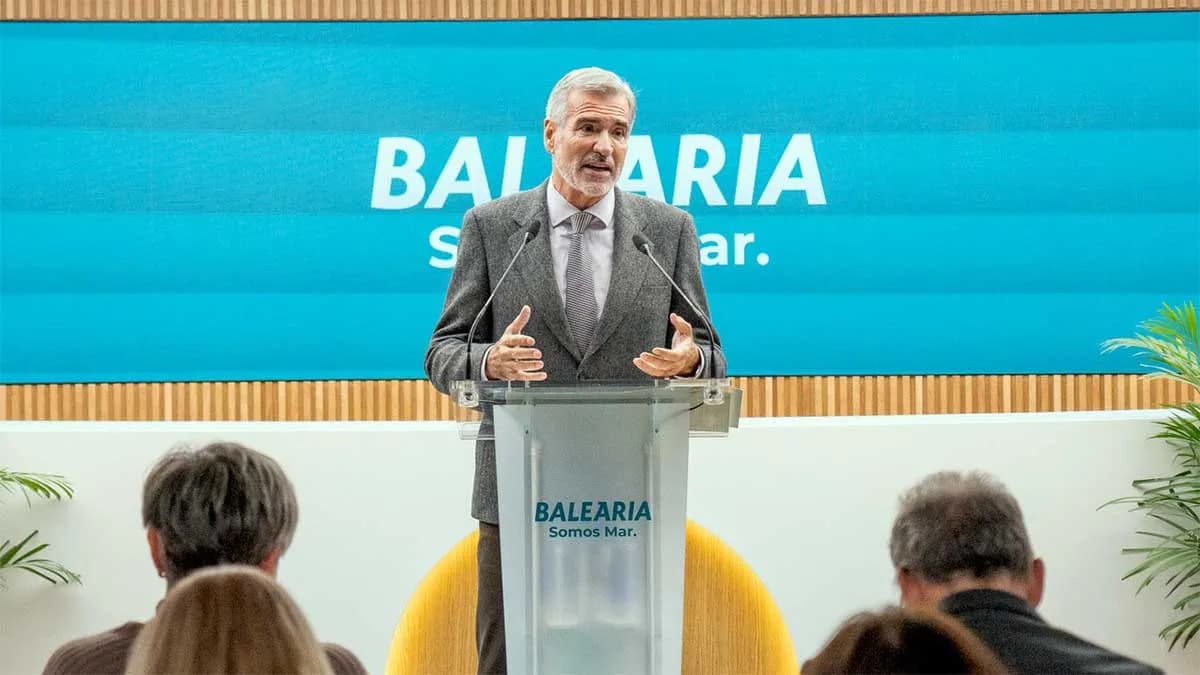 El presidente de Baleària confirma los permisos para la infraestructura de carga eléctrica de la línea marítima verde Tarifa-Tánger