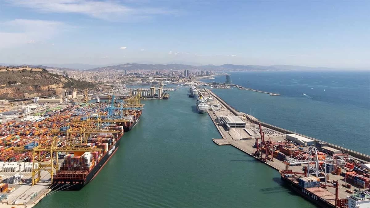 El Puerto de Barcelona supera los 59 millones de toneladas de tráfico total hasta octubre con un crecimiento del 11%