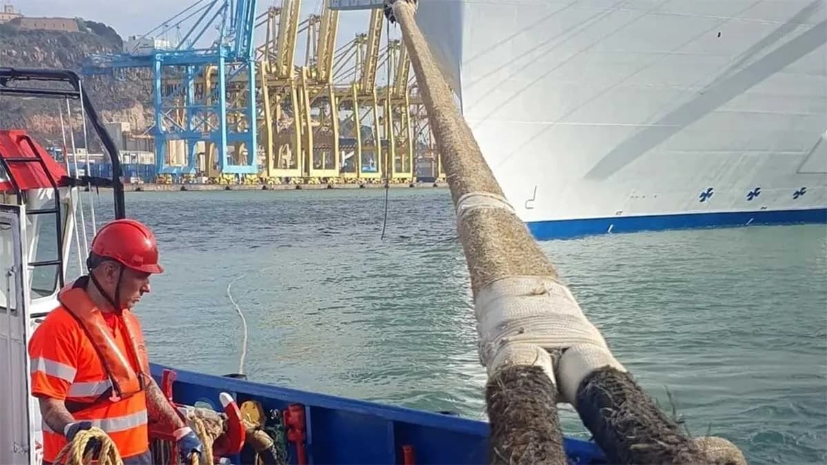 Los amarradores del puerto de Barcelona logran un acuerdo laboral