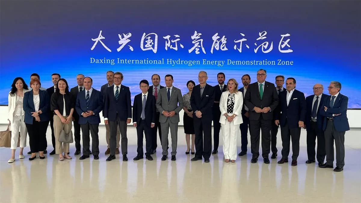 Gerardo Landaluce destaca la conectividad marítima del puerto de Algeciras durante la misión institucional andaluza en China