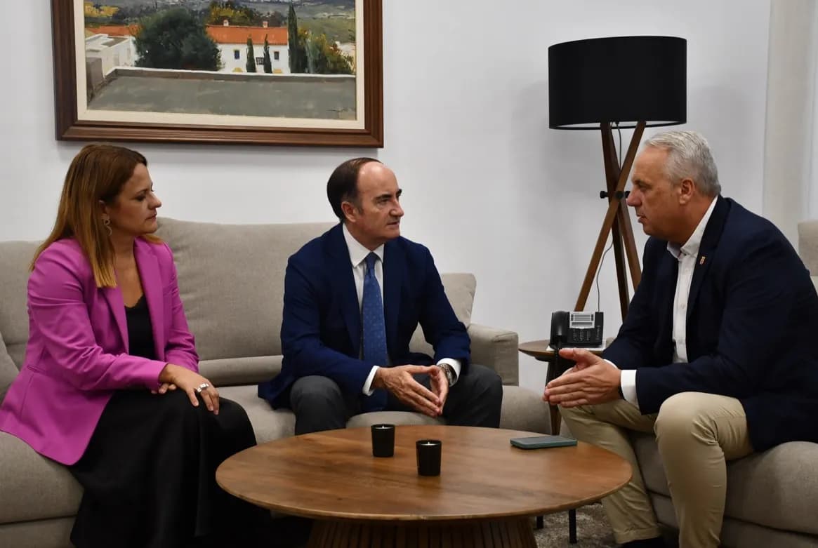 San Roque solicita a la Autoridad Portuaria mejoras en la Bahía de Algeciras