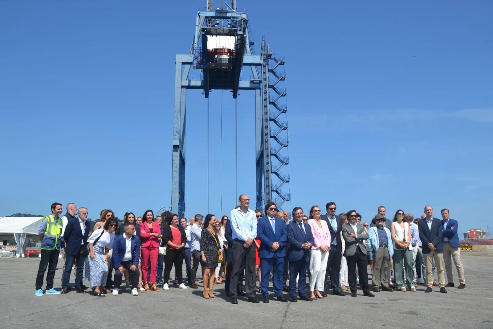 APM Terminals Gijón pone en marcha la grúa Post-Panamax llegada de Valencia