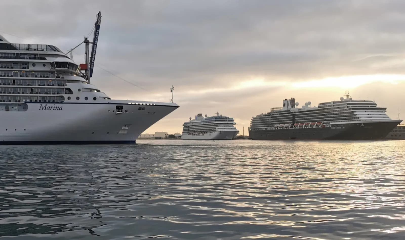 El Puerto de Alicante recibe más de 13.000 cruceristas en 48 horas tras el desvío de buques por el temporal en Valencia