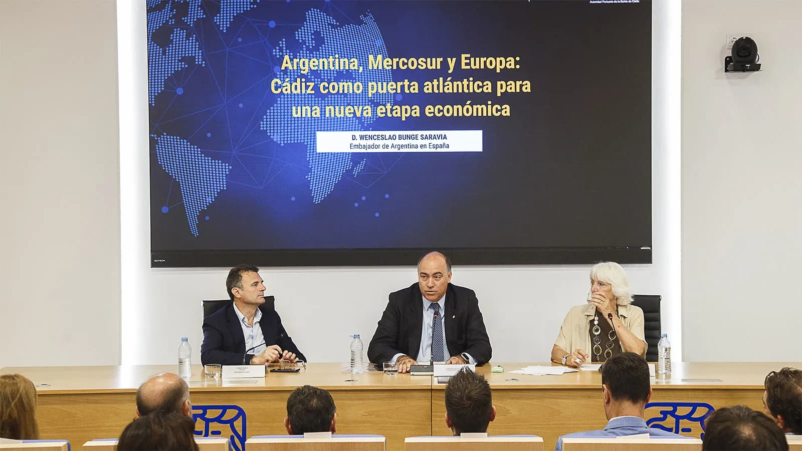 El embajador de Argentina analiza en Cádiz las relaciones entre Mercosur y Europa