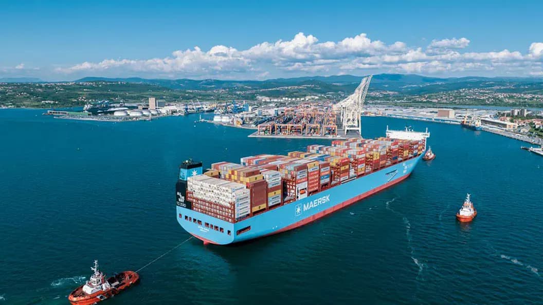Maersk mantiene la cautela en Oriente Medio y ajusta su red mediterránea ante las tensiones operativas en puertos europeos