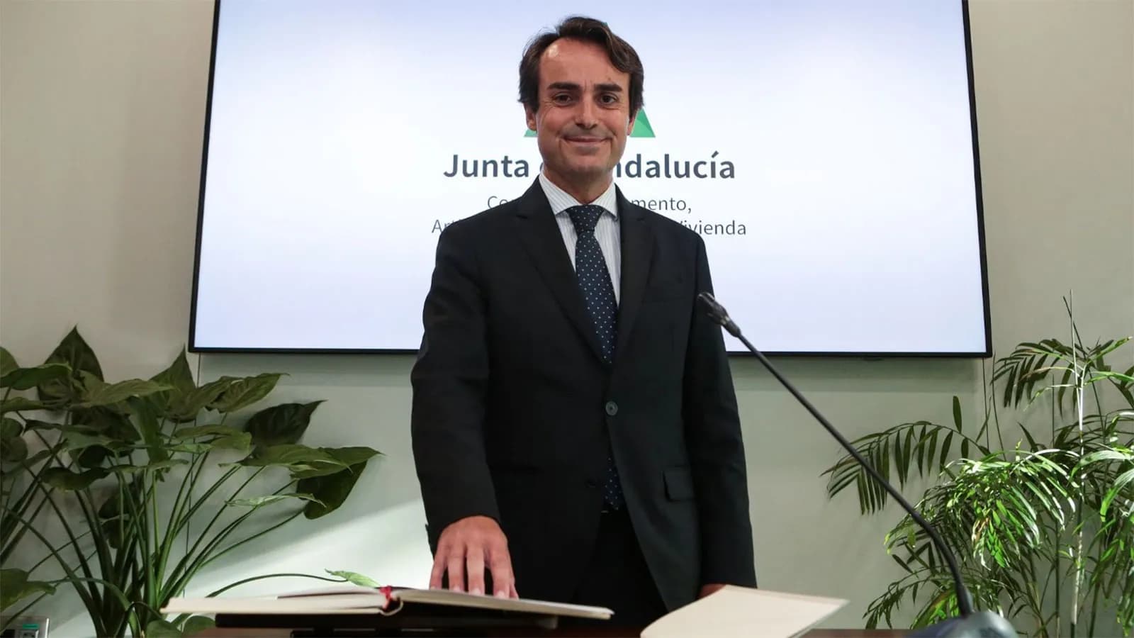 Mario Muñoz-Atanet toma las riendas de Fomento y Movilidad en la Junta de Andalucía