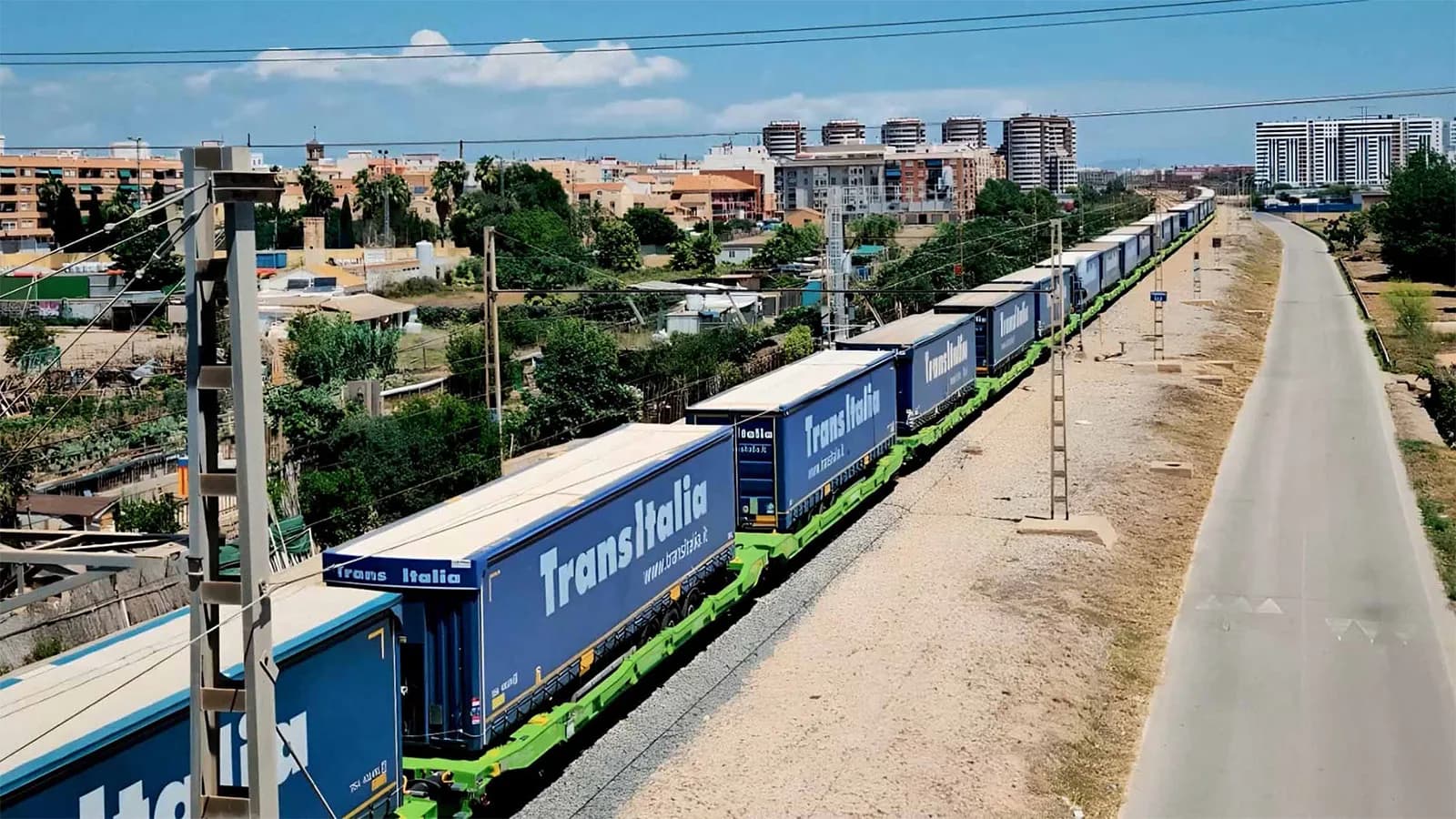El Puerto de Valencia pierde tráfico de contenedores en julio pero crece en ferrocarril y automóviles