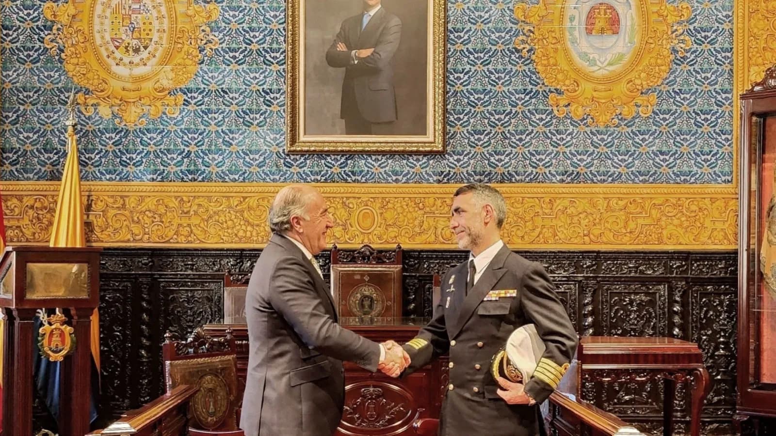 El Ayuntamiento de Algeciras recibe la visita del nuevo comandante naval