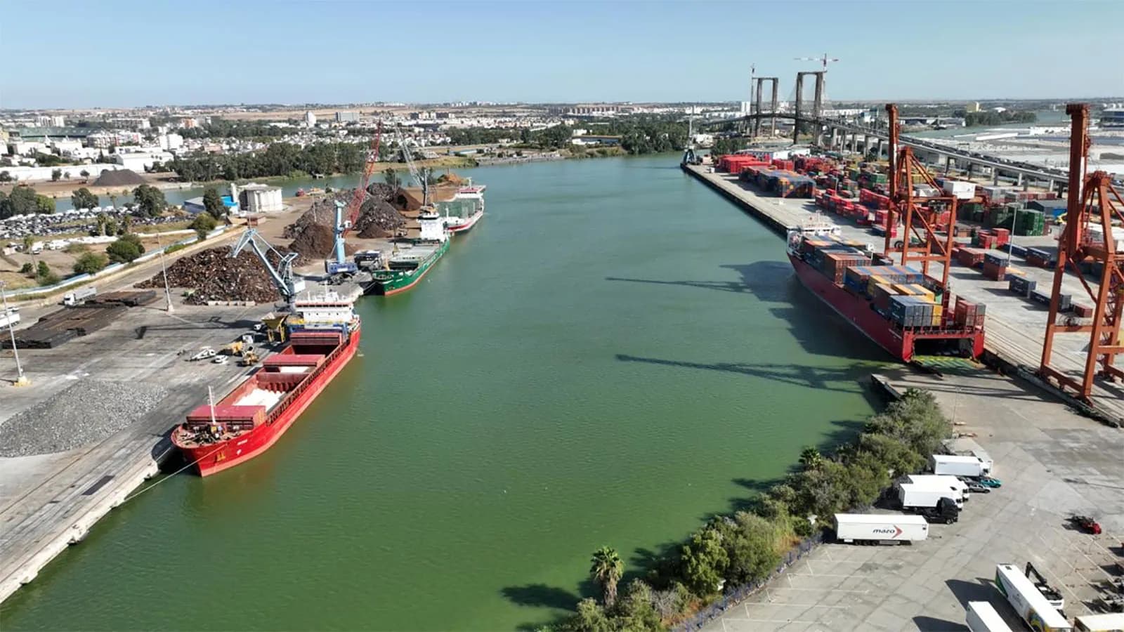 El Puerto de Sevilla supera los 2,7 millones de toneladas hasta agosto con el crecimiento del contenedor, cereal y aceites