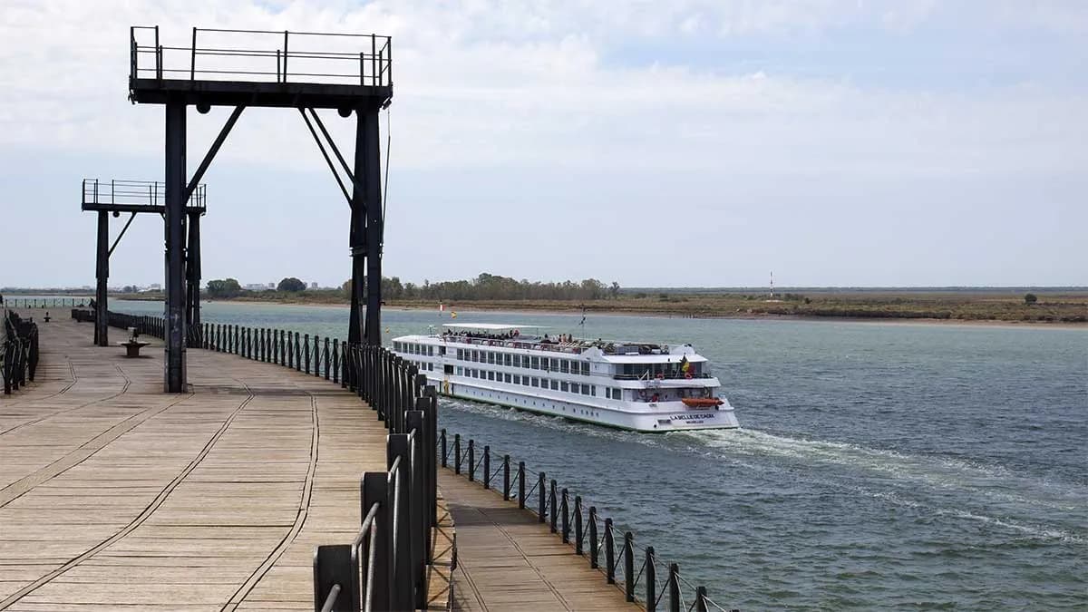 El Puerto de Huelva vuelve a recibir la escala del crucero «La Belle de Cadix»