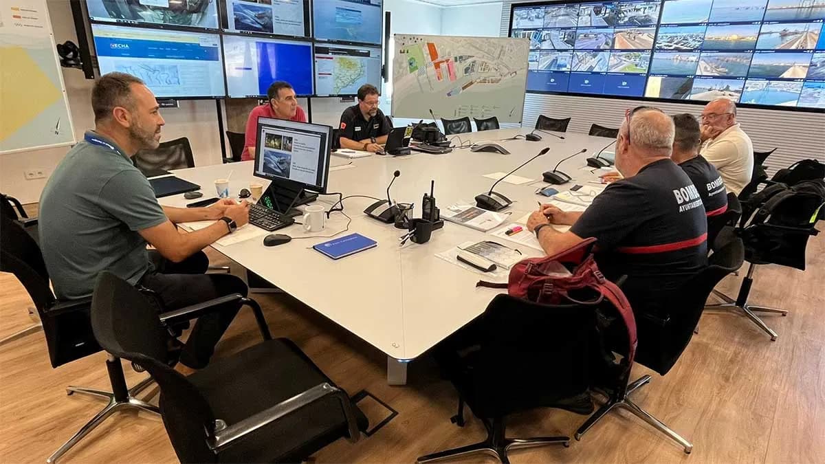 Los Bomberos de Alicante se interesan por el modelo de gestión de emergencias del Puerto de Tarragona