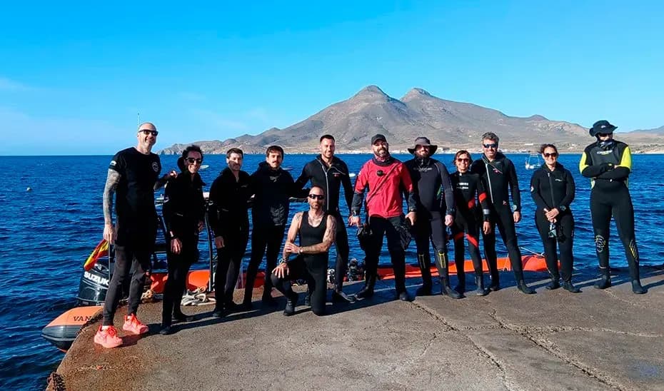 Buceadores voluntarios limpian los fondos de la Reserva Marina de Punta de Loma Pelada en el Parque Natural Cabo de Gata-Níjar