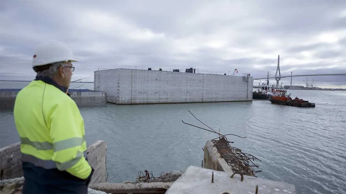 Fondeados los ocho cajones que conforman la ampliación de la línea de atraque en la Nueva Terminal de Contenedores de Cádiz