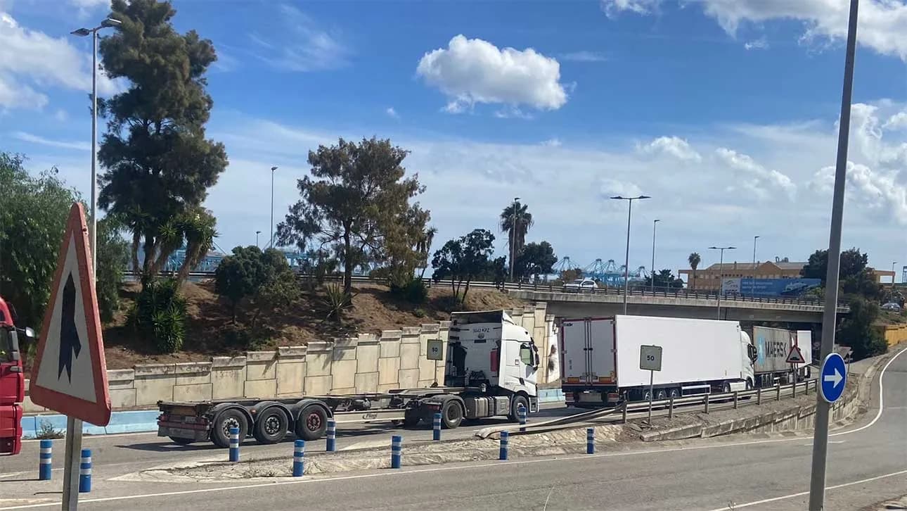Cerrado parcialmente el Acceso Norte al puerto de Algeciras por la caída de uno de los pórticos