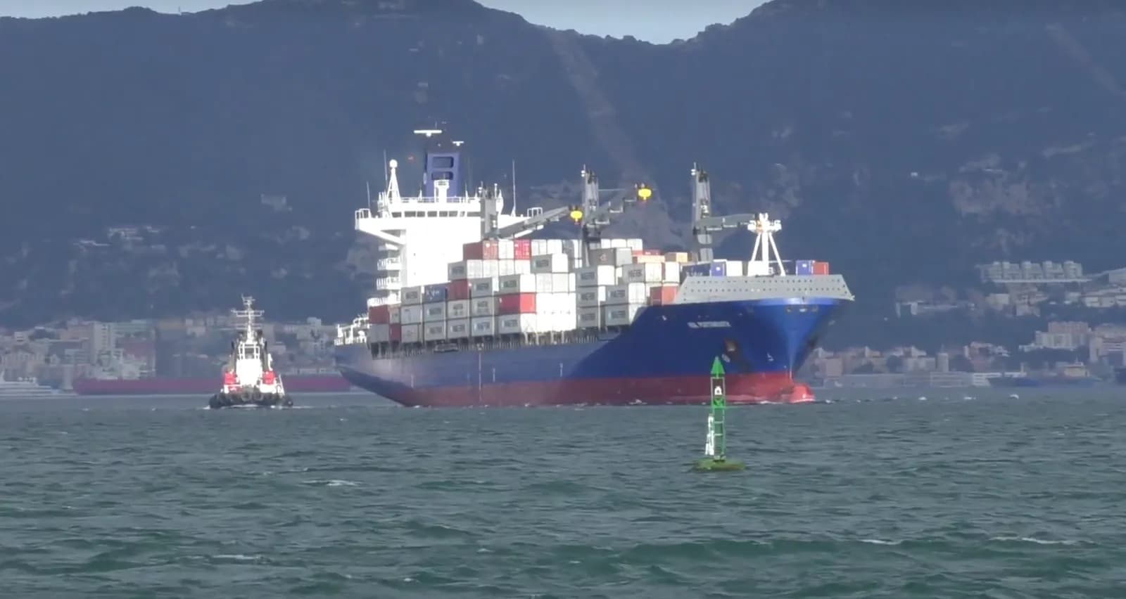 El Puerto de Algeciras mejora su señalización marítima con tres nuevas boyas