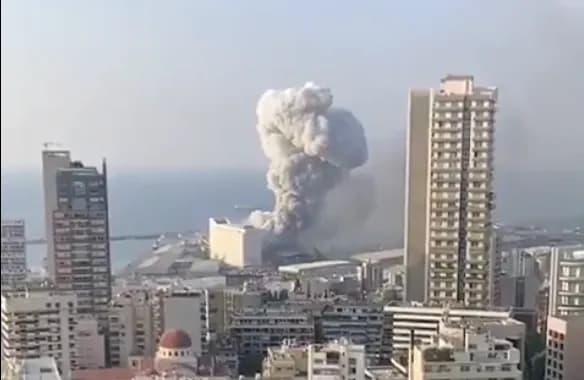 Fuerte deflagración en un almacén de explosivos en el puerto de Beirut